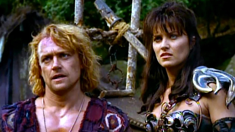 Iolaus (Michael Hurst) stands next to Xena (Lucy Lawless) in Hercules: The Legendary Journeys