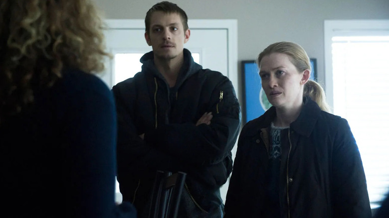 Stephen Holder (Joel Kinnaman) and Sarah Linden (Mireille Enos) speak to a woman in The Killing