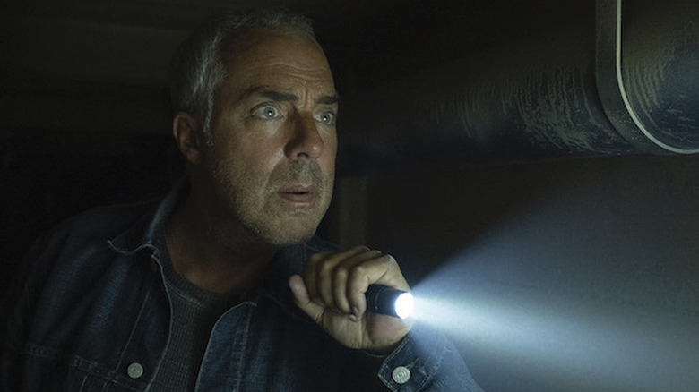 Titus Welliver as Harry Bosch shining flashlight in Bosch