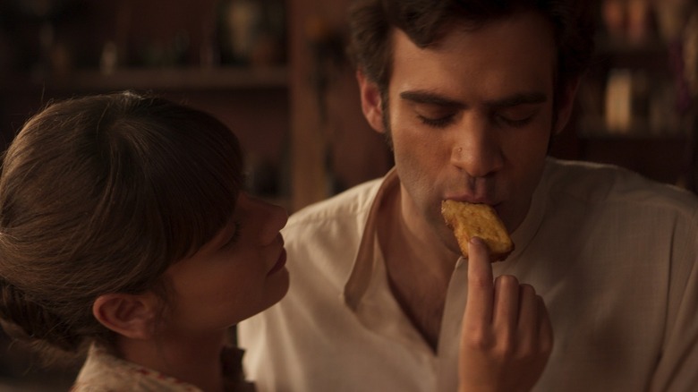 Azul Guaita as Tita feeding a piece of food to Andrés Baida as Pedro in Like Water for Chocolate