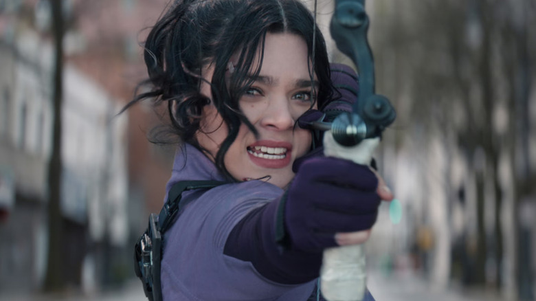 Hailee Steinfeld as Kate Bishop drawing an arrow in Hawkeye