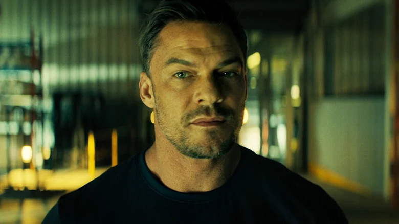 Alan Ritchson as Jack Reacher in Reacher