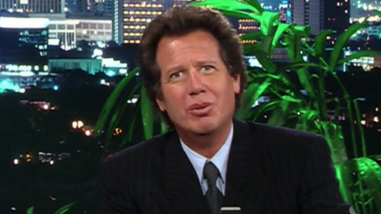 Larry Sanders (Garry Shandling) hosts The Larry Sanders Show