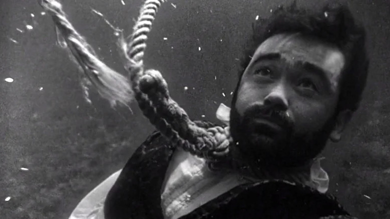 Peyton Farquhar underwater with a broken noose around neck