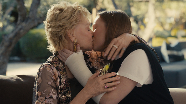Deborah and Ava kissing in Hacks