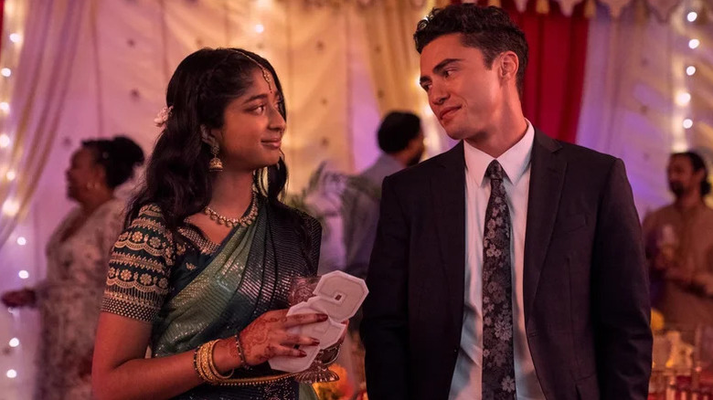 Devi Vishwakumar (Maitreyi Ramakrishnan) smiles at Paxton Hall-Yoshida (Darren Barnet) in Never Have I Ever