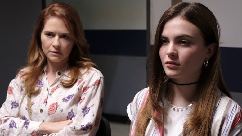 Sarah Drew as Cindy Turner sitting next to Chiara Aurelia Jeanette Turner in Cruel Summer