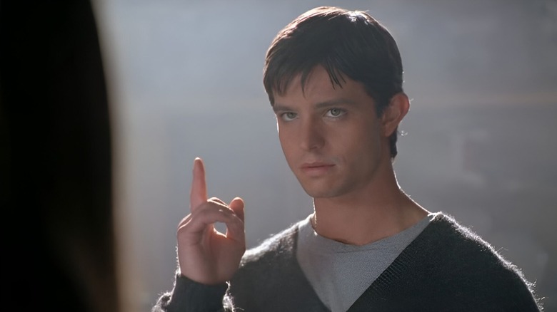 Jason Behr as Max Evans holds his finger up in Roswell