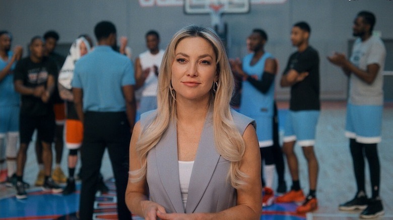 Isla Gordon (Kate Hudson) stands in front of her team in Running Point