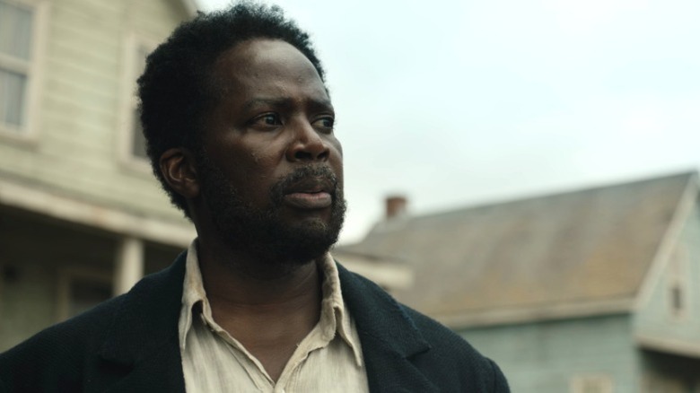 Boyd (Harold Perrineau) looking sternly to his left on FROM S1E1