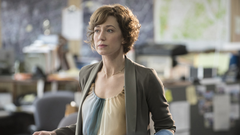 Nora Durst (Carrie Coon) looking to her side in The Leftovers