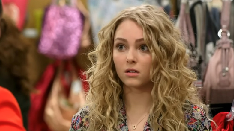 AnnaSophia Robb as Carrie Bradshaw looking concerned in The Carrie Diaries