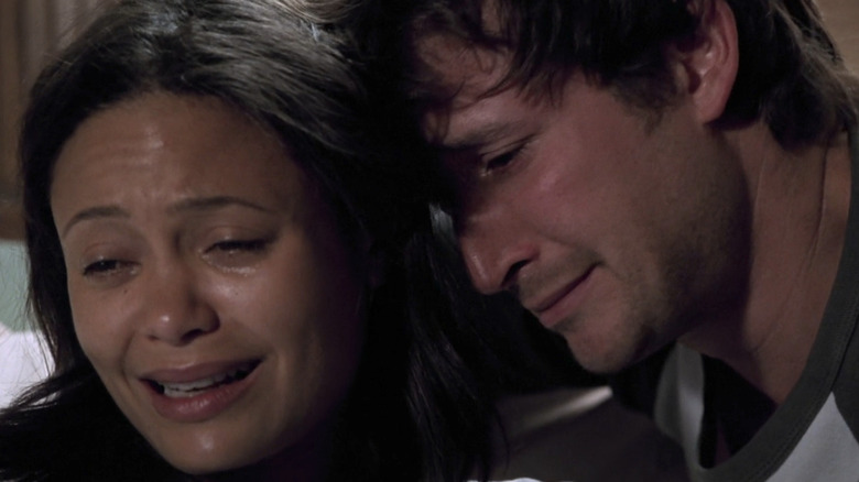 Thandiwe Newton as Makemba "Kem" Likasu and Noah Wyle as Dr. John Carter in ER Season 10, Episode 21