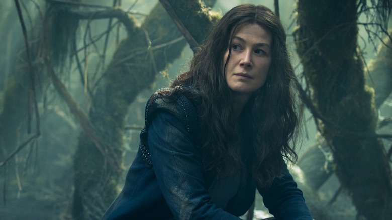 Moiraine sitting in a forest