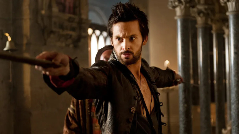 Leonardo Da Vinci (Tom Riley) shows off a contraption in Da Vinci's Demons