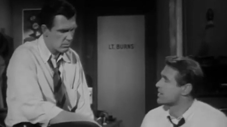 Steve Carella and Bert Kling sitting and talking on 87th Precinct S1E1