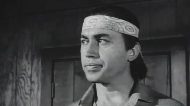 Sam looking to his right on Law of the Plainsman S1E13