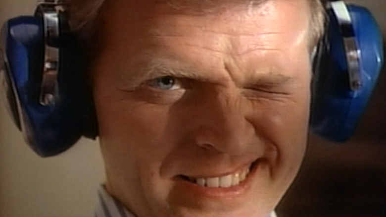 Sledge Hammer (David Rasche) aims on a firing range in Sledge Hammer!