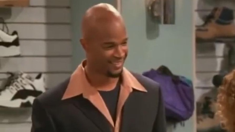 Damon Thomas (Damon Wayans) smiles in a shoe store in Damon