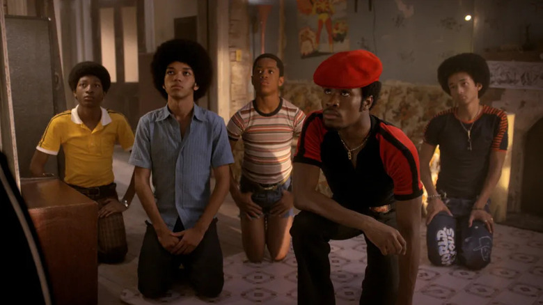 Zeke Figuero (Justice Smith) and Shaolin Fantastic (Shameik Moore) kneel with the Get Down Brothers in The Get Down