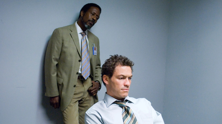 Clarke Peters as Lester Freamon and Dominic West as Jimmy McNulty, in an interrogation room in The Wire.