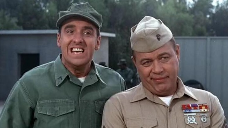 Private Gomer Pyle (Jim Nabors) stands next to a bemused Sergeant Vince Carter (Frank Sutton) in Gomer Pyle - USMC