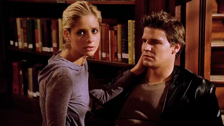 Sarah Michelle Gellar as Buffy holding David Boreanaz as Angel's head in Buffy the Vampire Slayer