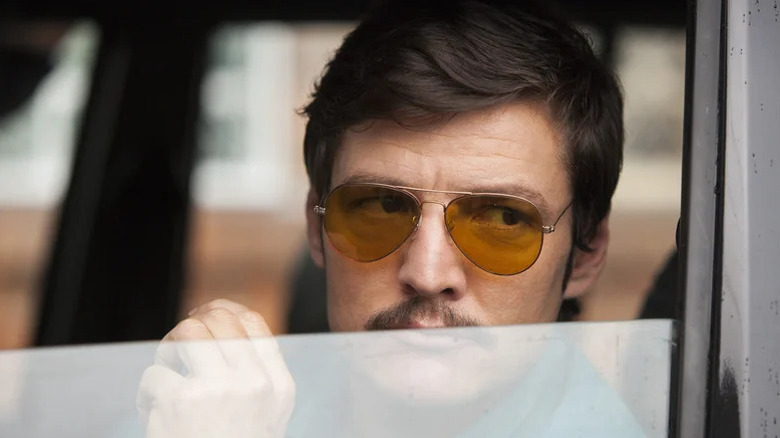 Javier Peña (Pedro Pascal) glances out a car window in Narcos