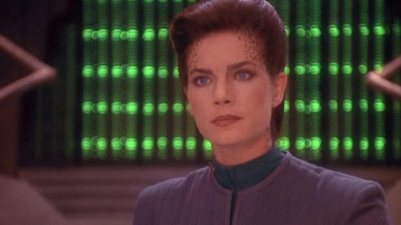 Jadzia Dax (Terry Farrell) looks up intensely in Star Trek: Deep Space Nine