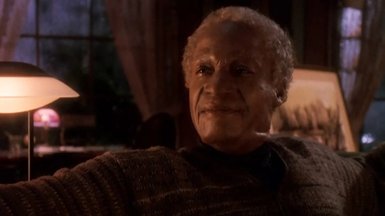 An older Jake Sisko (Tony Tood) sits expectantly in Star Trek: Deep Space Nine