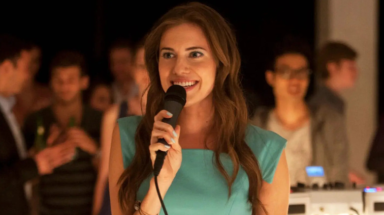 Marnie talking in a microphone in Girls