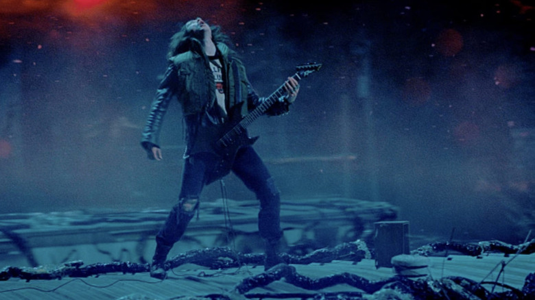 Joseph Quinn as Eddie plays Master of Puppets till he dies on Stranger Things.