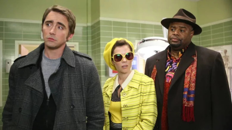 Ned (Lee Pace) with Chuck (Anna Friel) and Emerson (Chi McBride)in a bathroom on Pushing Daisies