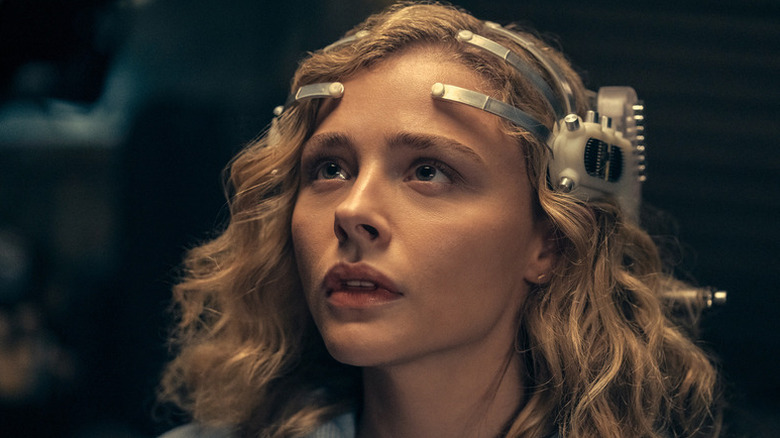 Flynne Fisher (Chloë Grace Moretz) wears a prototype headset in The Peripheral