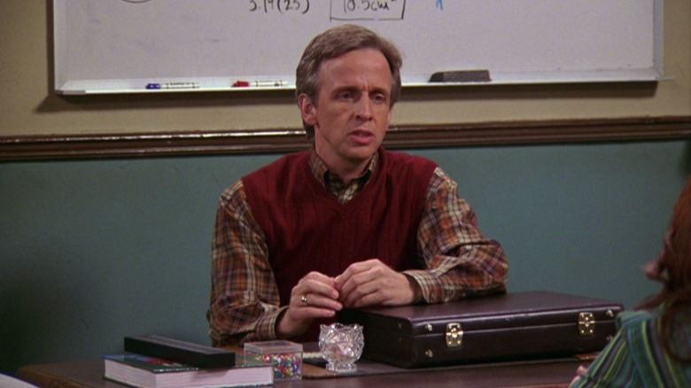 Mr. Putnam sitting at his desk and talking to Debra on Everybody Loves Raymond S9E5