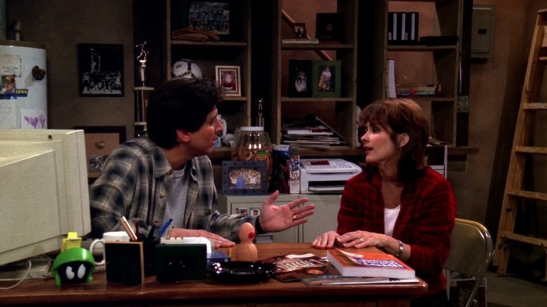Ray and Debra arguing at Ray's computer desk on Everybody Loves Raymond S2E8
