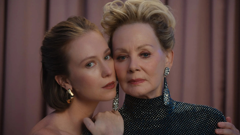 Hannah Einbinder and Jean Smart as Ava and Deborah posing together on Hacks