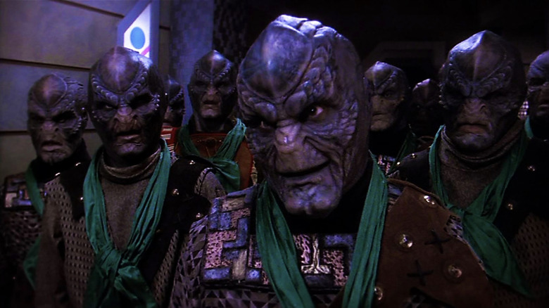 A group of Drazi introduce themselves in Babylon 5