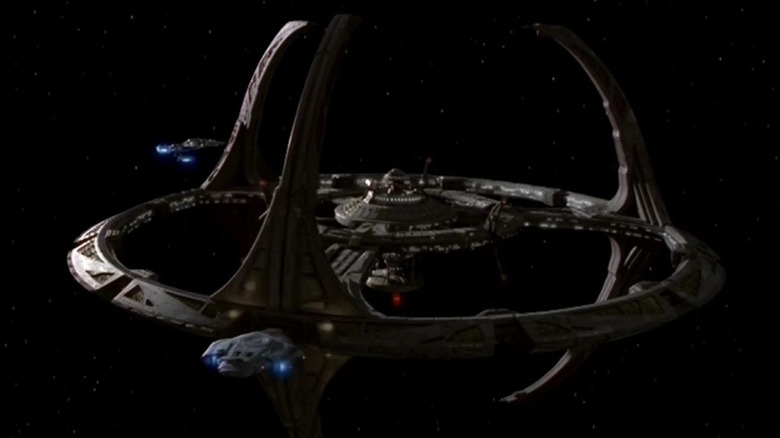 Spacecraft approach Deep Space Nine in Star Trek: Deep Space Nine