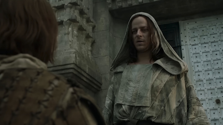 Tom Wlaschiha as Jaqen H'ghar stands before a pupil in Game of Thrones
