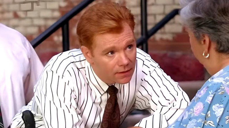 David Caruso as Detective John Kelly speaks with a woman on NYPD Blue