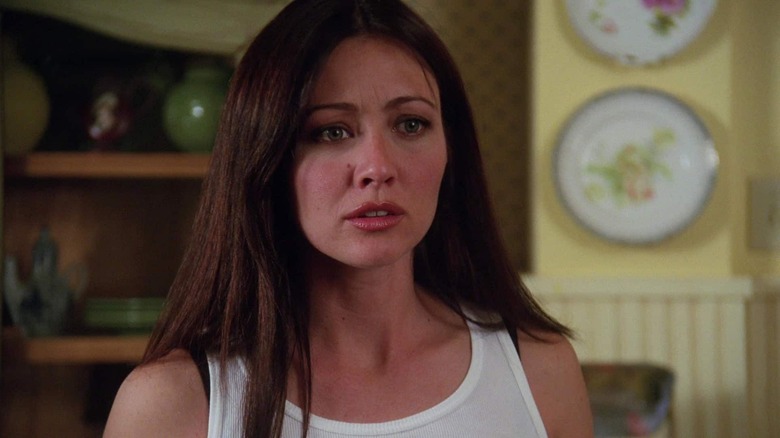 Prue Halliwell stands in a dining room on Charmed (1998)