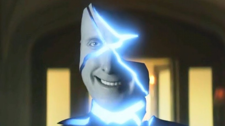 Alan Tudyk as Mr. Nobody, smiling in Doom Patrol.