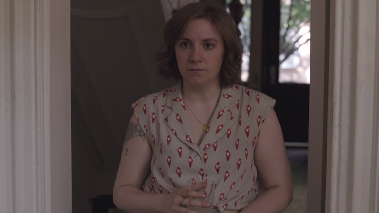 Hannah standing at a doorway on Girls S2E5