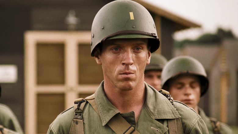 Dick Winters standing with other soldiers in Band of Brothers