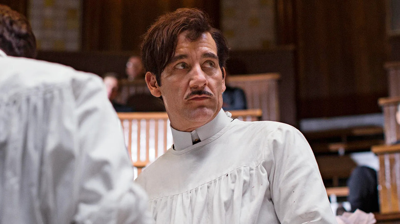 Thack in hospital garb in The Knick