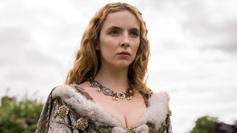 Elizabeth of York standing outside in The White Princess