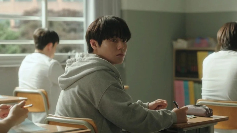 Yeon Si-eun (Park Ji-hoon) looks up from his desk in class in Weak Hero