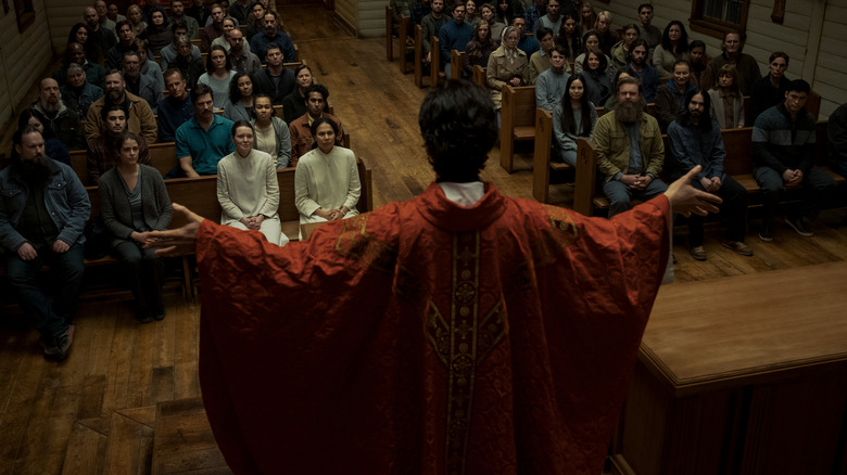 Hamish Linklater as Father Paul Hill giving a sermon on Midnight Mass
