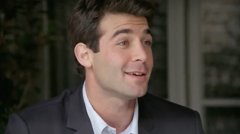 James Wolk as Robert wearing a suit in Lone Star